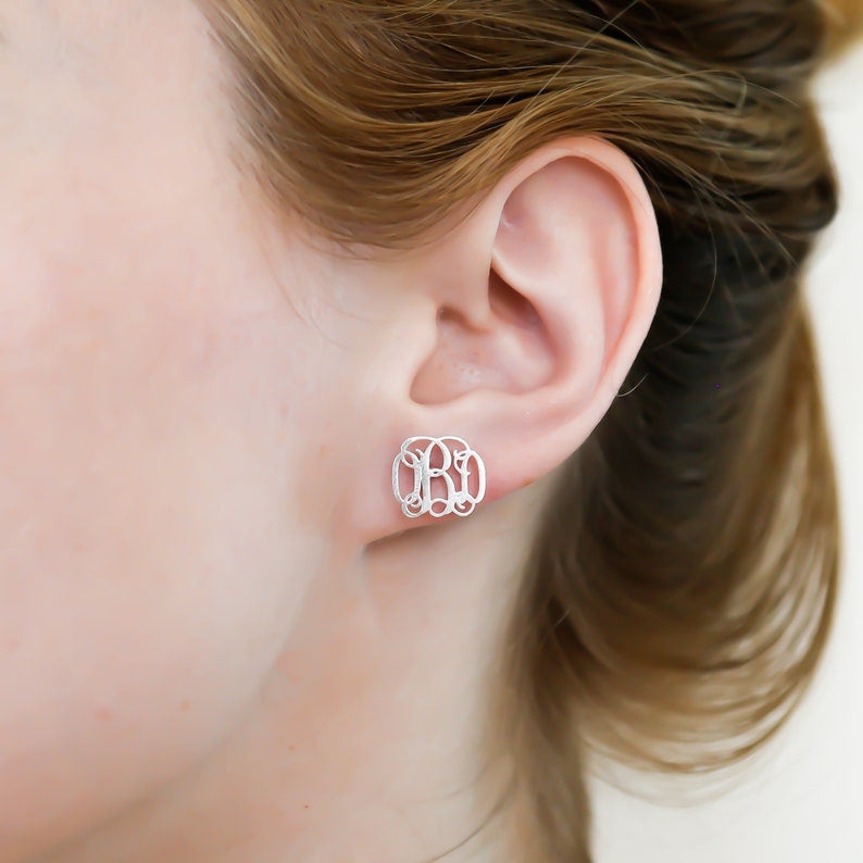 イニシャルピアス06（モチーフ) – kurita jewelry